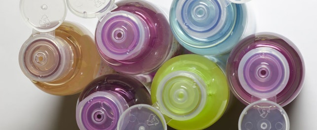 Obecnie toczy się wiele sporów dotyczących szkodliwości parabenów w kosmetykach.